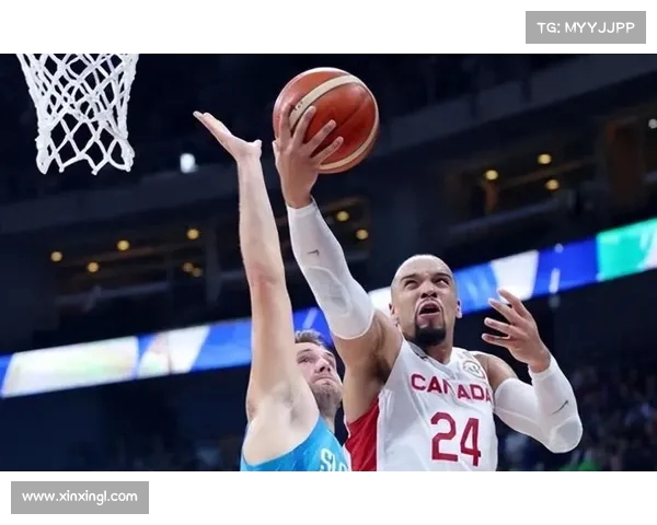 白魔接球暴起,霸王举鼎隔扣摩西-布朗,展现惊人爆发力! 白魔接球暴起,霸王举鼎隔扣摩西-布朗,展现惊人爆发力!