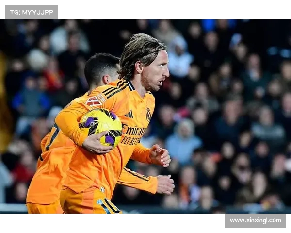 皇马完美演绎进攻套路，轻松得分